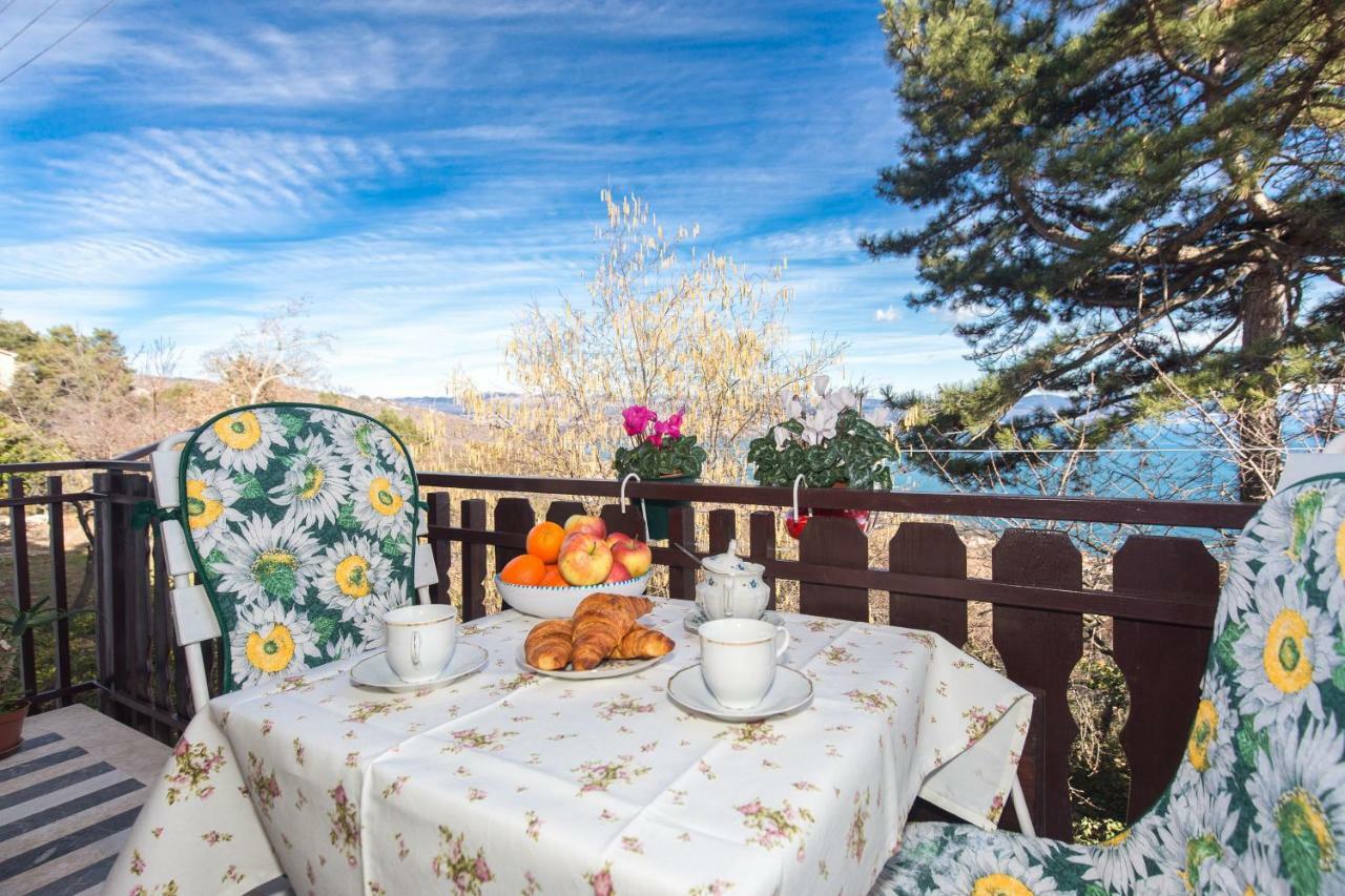 Comfy And Warm Ap With Balcony Surrounded With Beautiful Nature Lovran Exterior foto